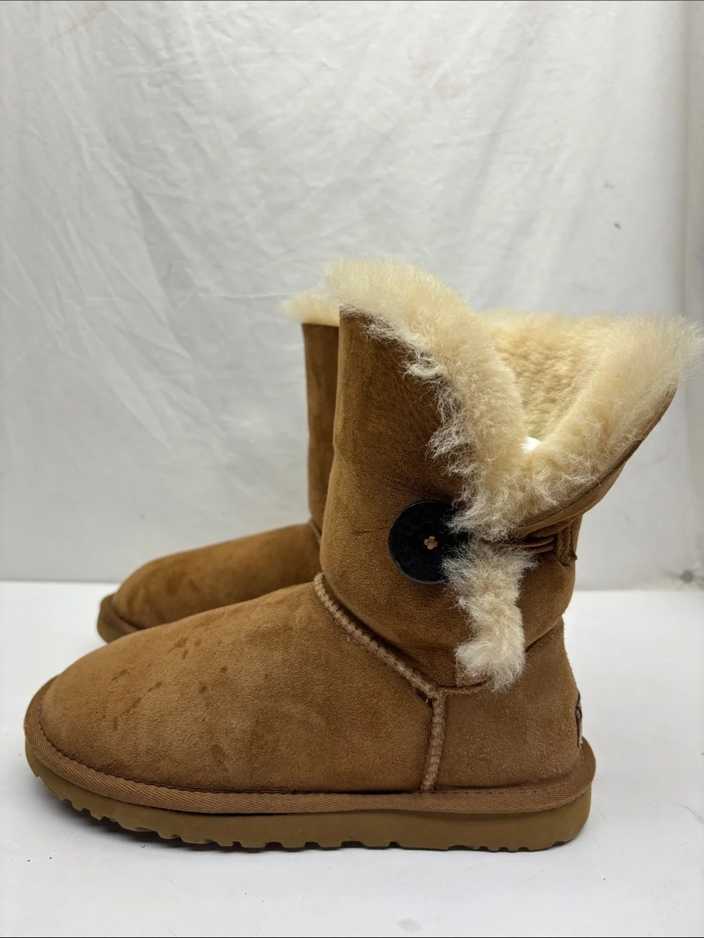 UGG Bailey Button Boots, SZ 6 women’s, box 7